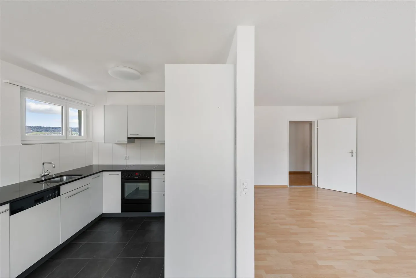 Bell'appartamento in un ambiente verde - Foto 3 di 9