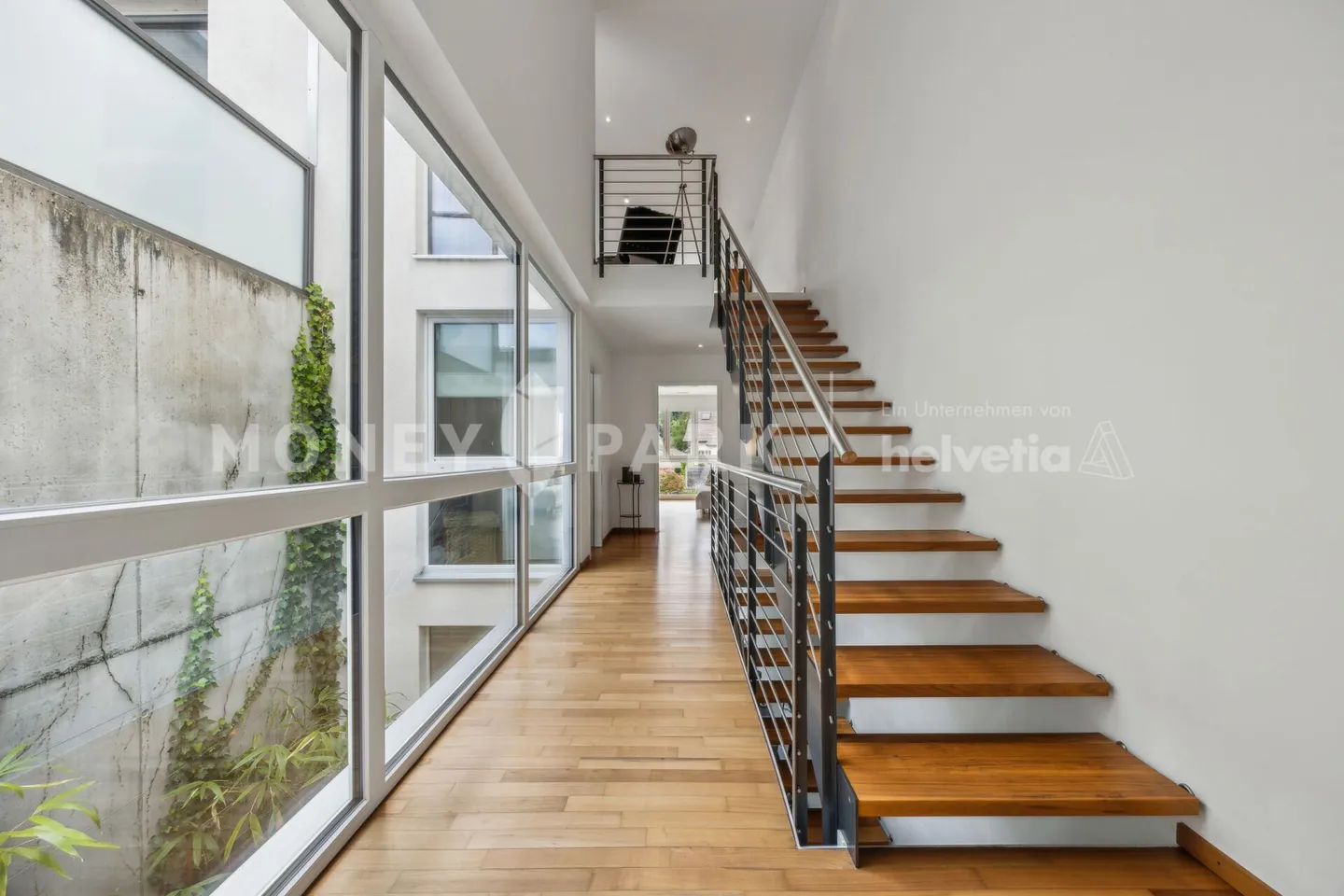 Casa a schiera moderna con atrio, terrazza e giardino - Foto 4 di 14