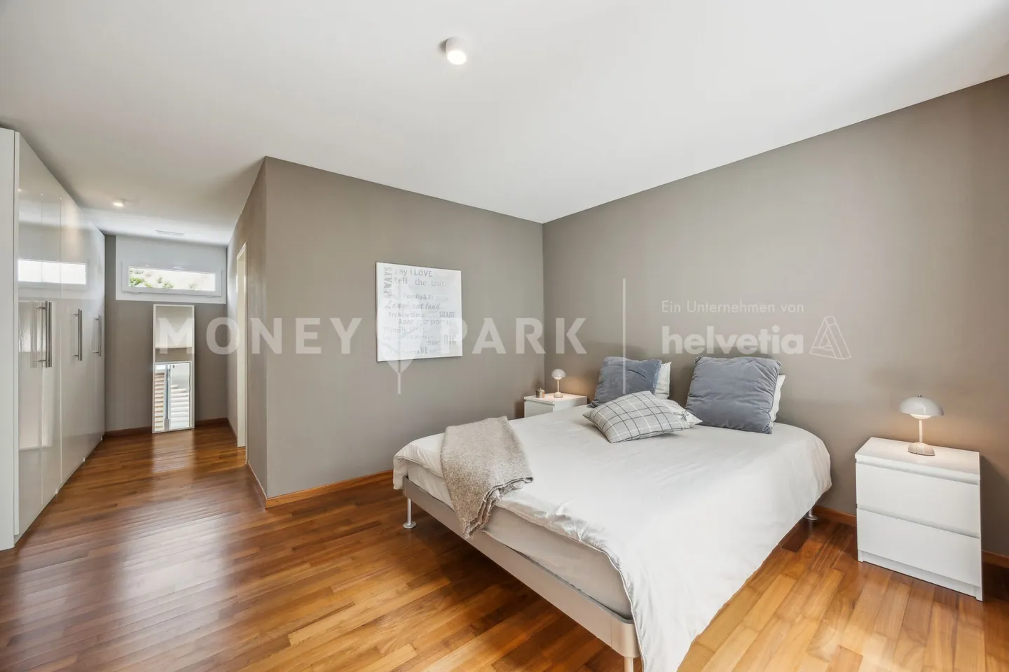 Casa a schiera moderna con atrio, terrazza e giardino - Foto 5 di 14