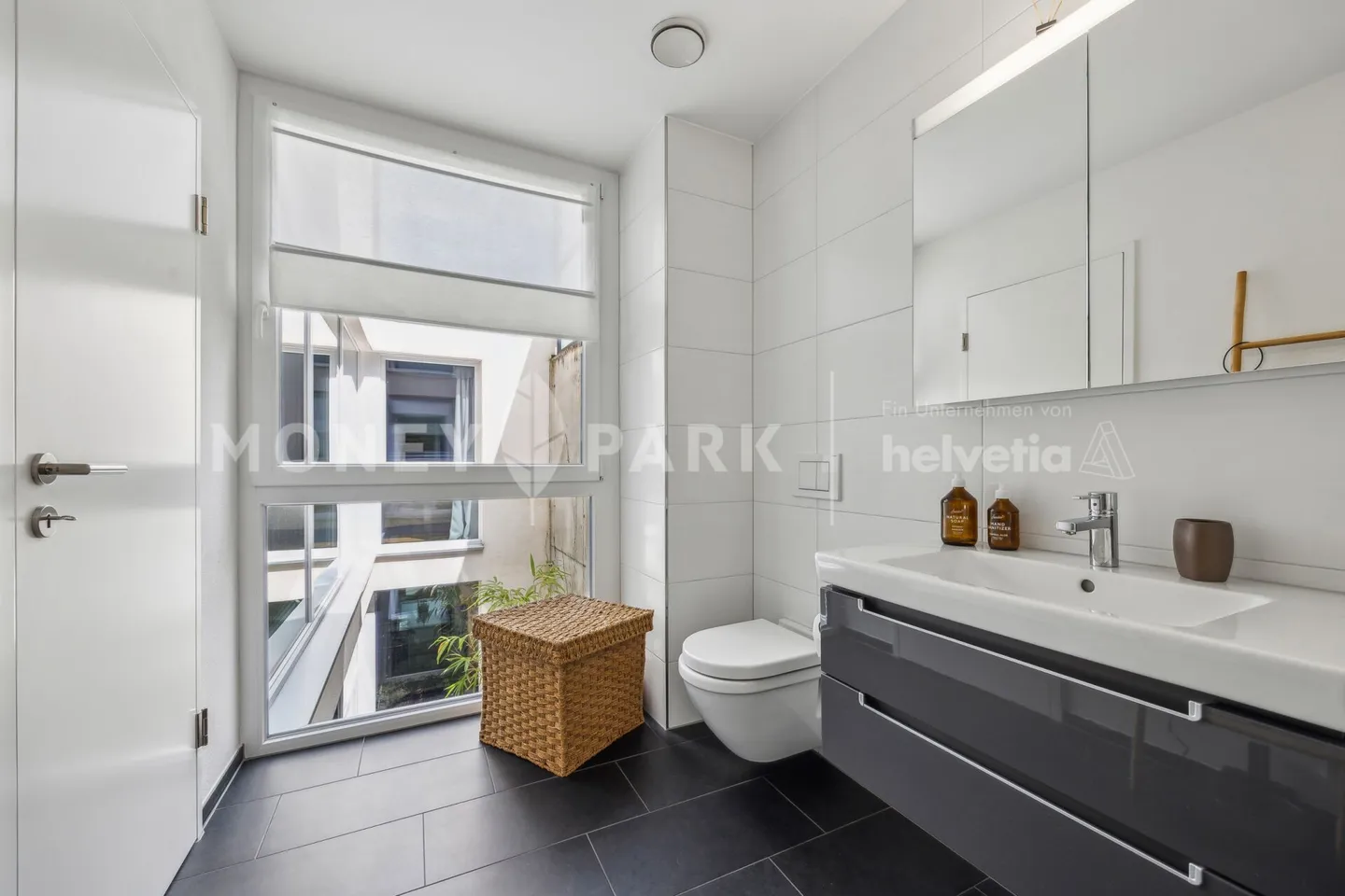 Casa a schiera moderna con atrio, terrazza e giardino - Foto 7 di 14