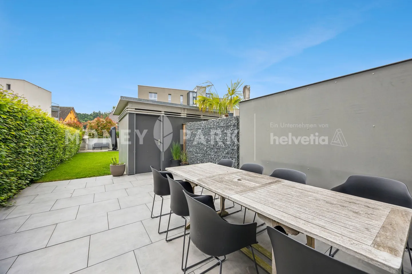 Casa a schiera moderna con atrio, terrazza e giardino - Foto 10 di 14