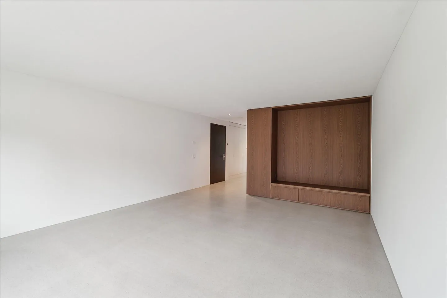 Bright 3.5 Room Apartment in Prime Location in Zurich-Seefeld - Available Immediately ... - Photo 3 of 10