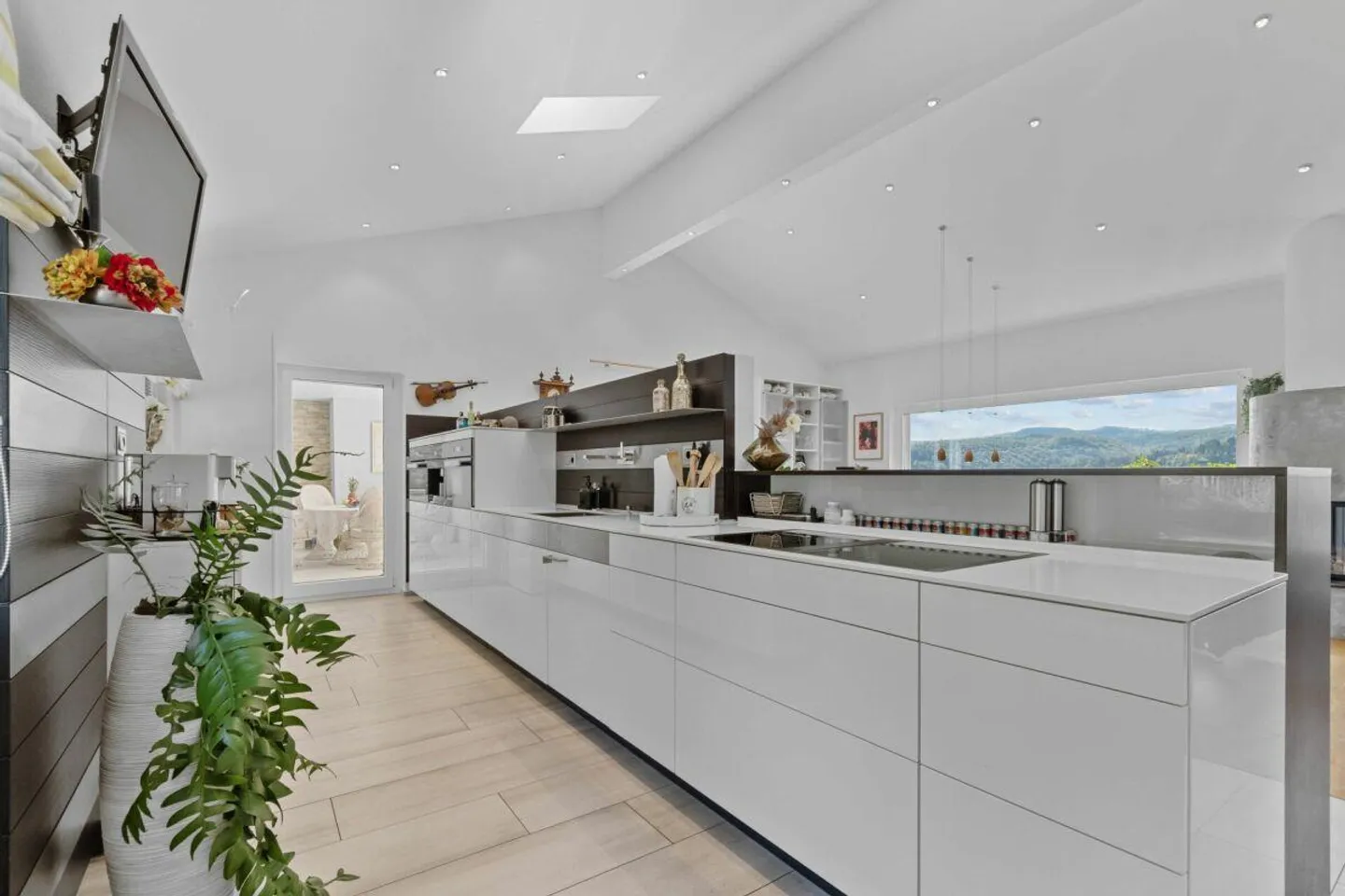 Your new family paradise in the green - Photo 5 of 26