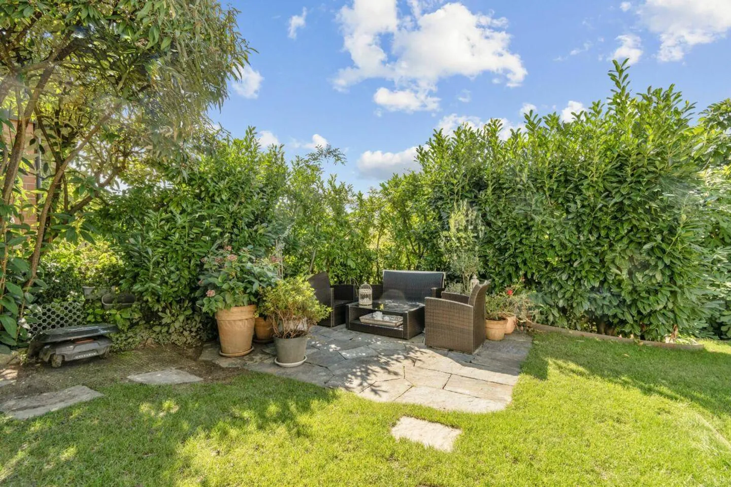 Your new family paradise in the green - Photo 23 of 26