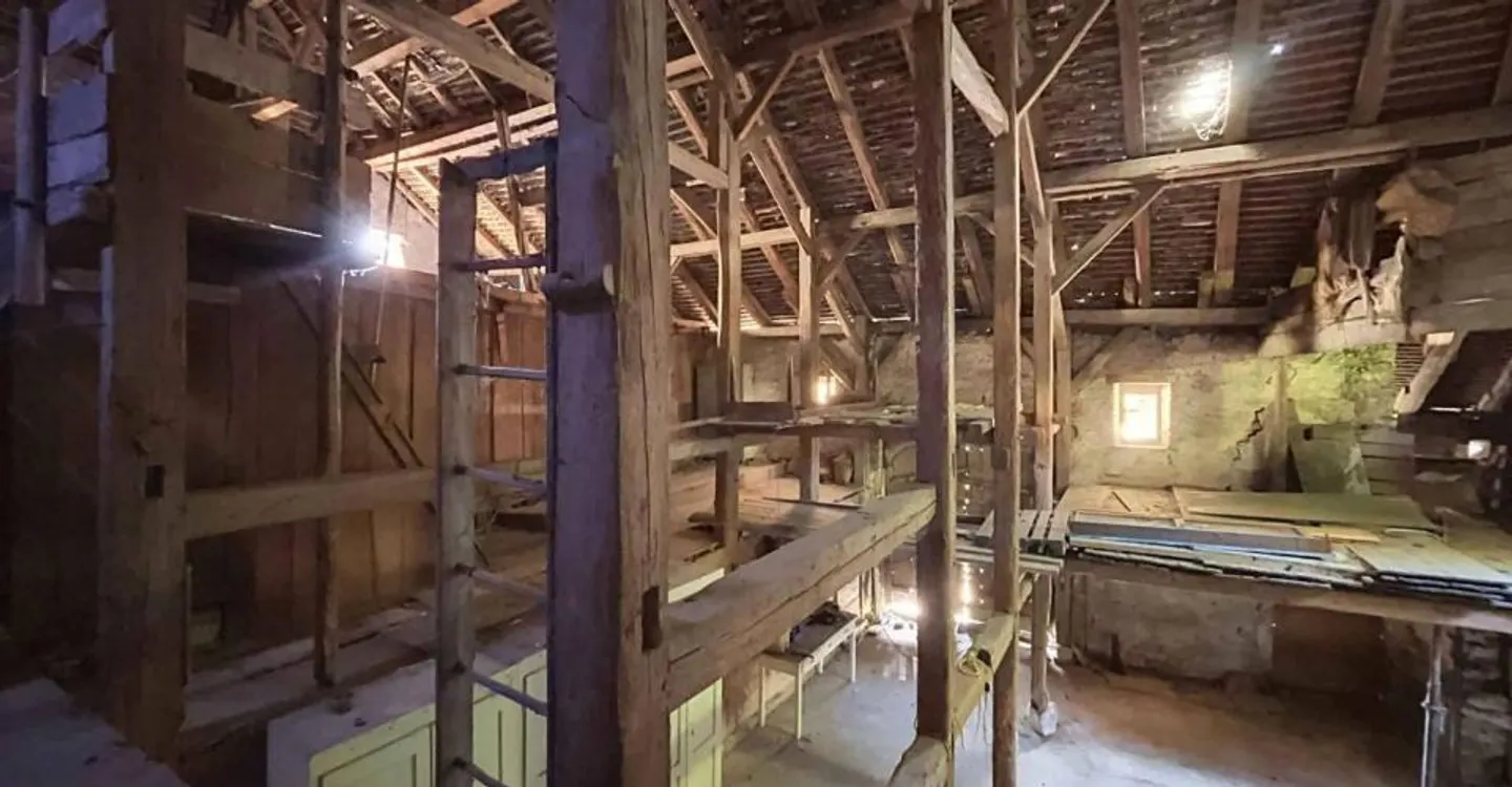Charaktervolle Dorf-Farm zur Neugestaltung im Herzen von Areuse - Foto 10 von 11