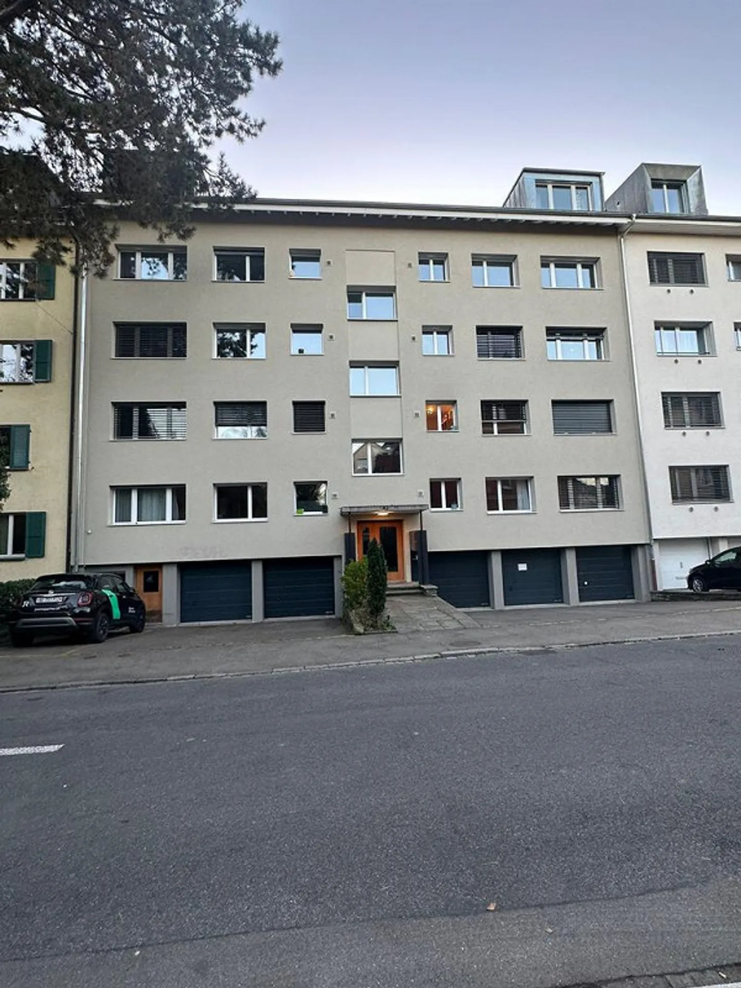 Vivere centralmente con vista giardino - Foto 1 di 4