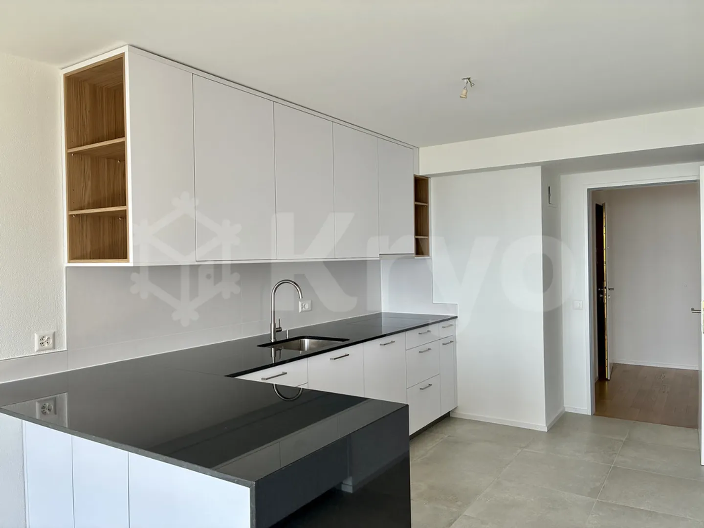 4.5 Room Fully Renovated, Large Terrace, Lake View - Photo 3 of 11