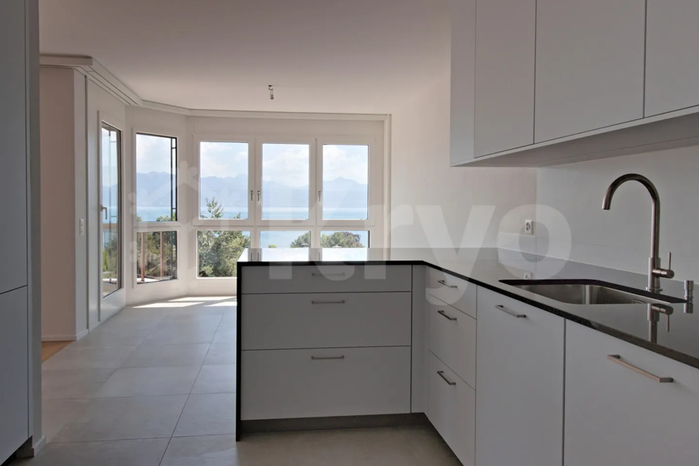 4.5 Room Fully Renovated, Large Terrace, Lake View - Photo 4 of 11