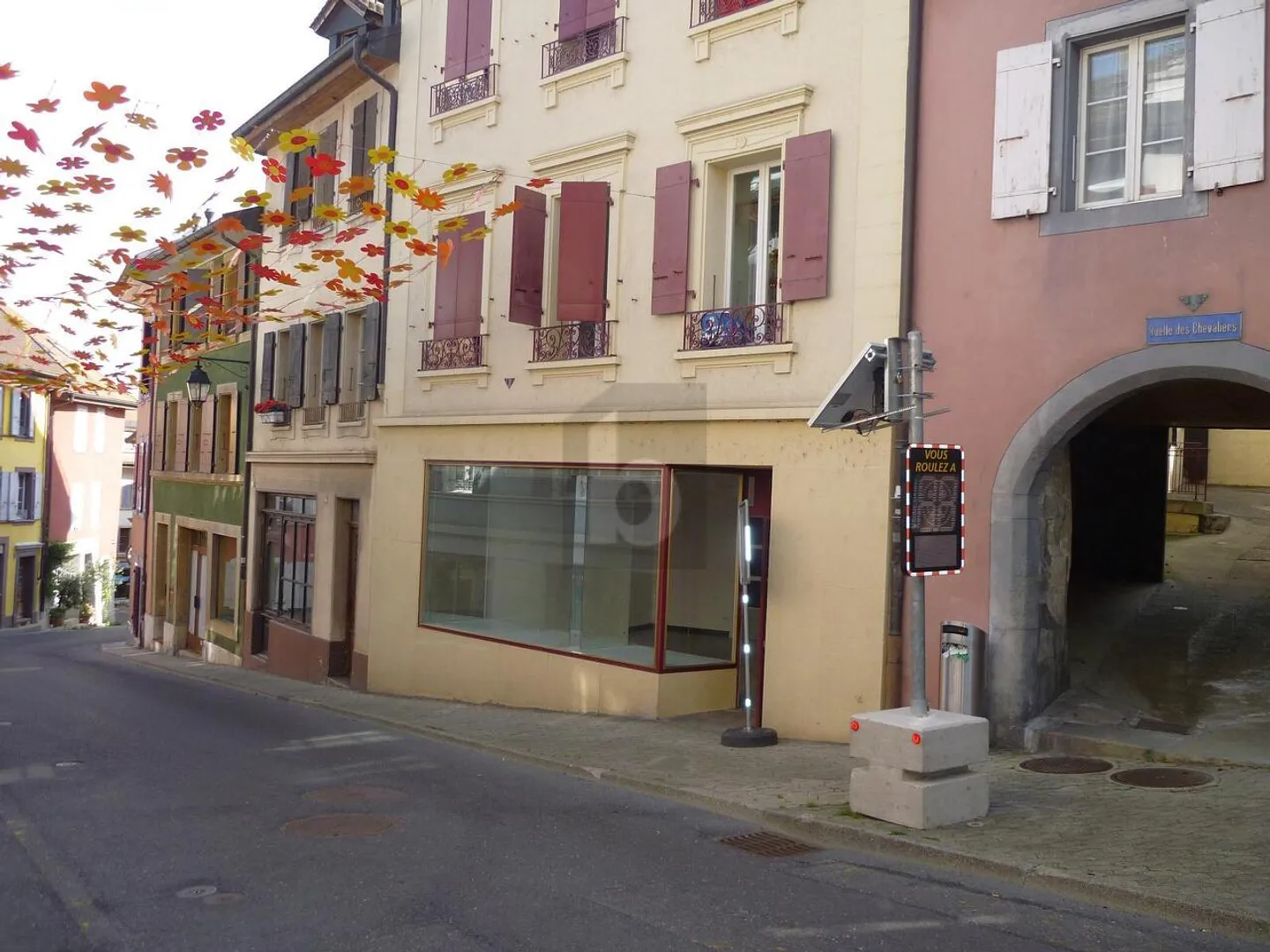 NEL CENTRO CITTADINO CON BELLA VETRINA - Foto 1 di 6