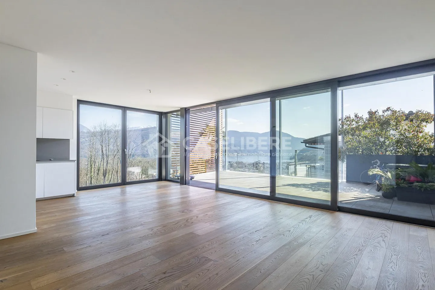 WUNDERBARES PENTHOUSE MIT SEEBLICK IN PURA - Foto 1 von 14