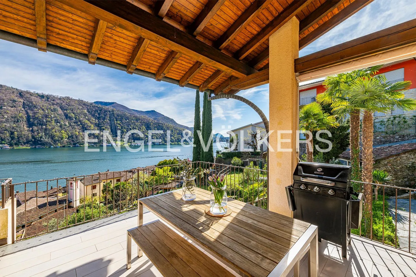 Duplex Incantevole con Vista Lago - Foto 1 di 13