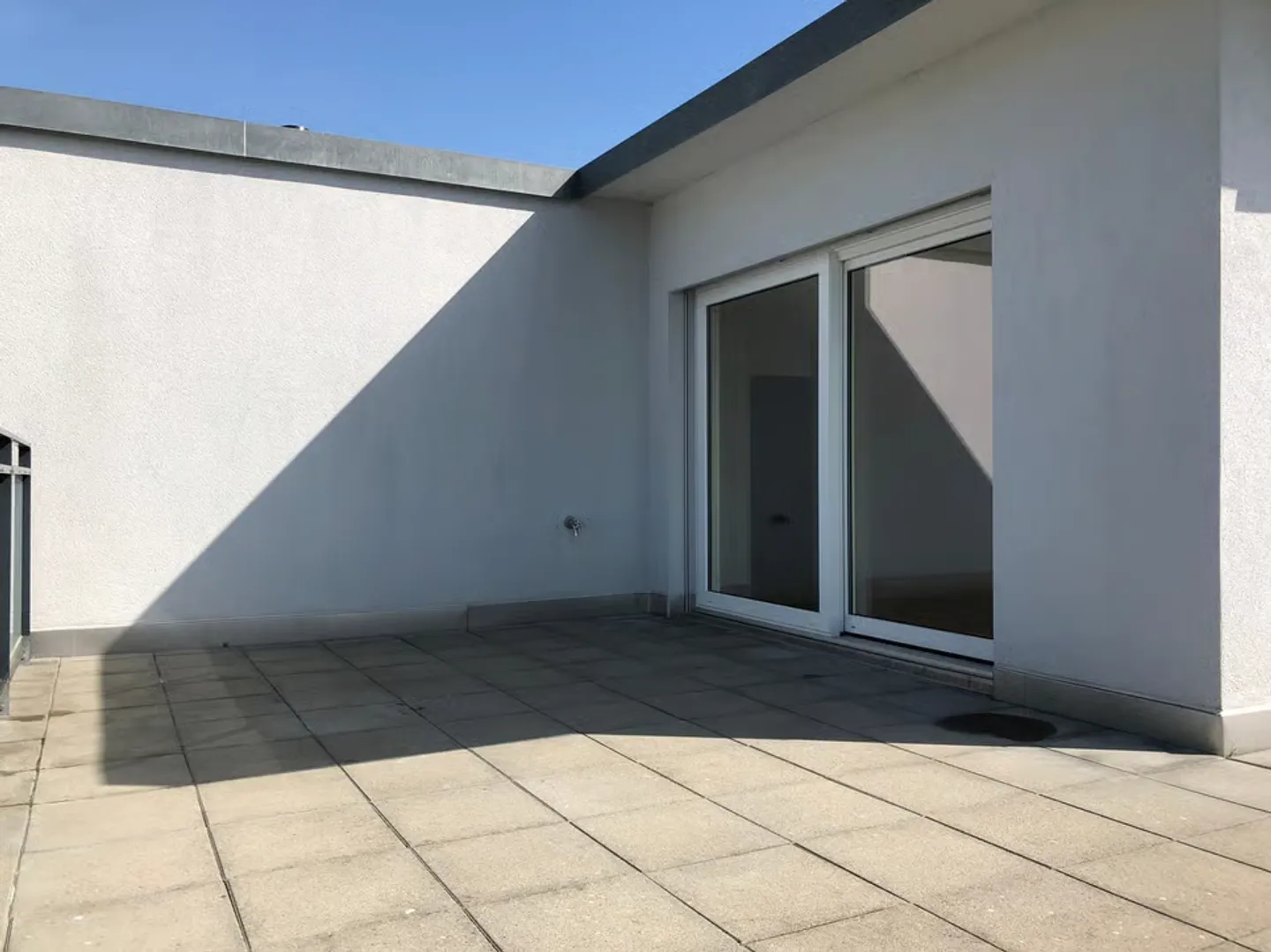 Bright 3-room penthouse apartment with balcony and Minergie certificate in Biel - Photo 6 of 9