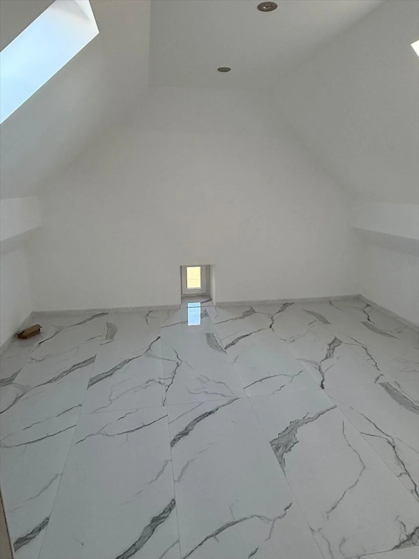 Magnificent and charming 5-room duplex in a historic building in Agiez - Photo 9 of 9