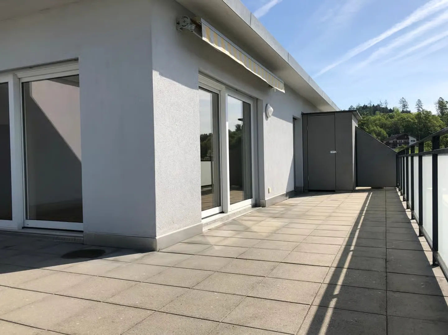 Bright 3-room penthouse apartment with balcony and Minergie certificate in Biel - Photo 7 of 9