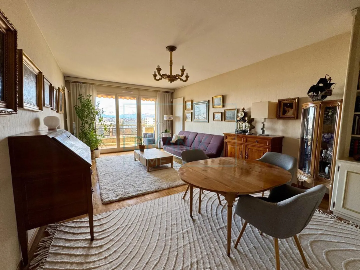 Appartement lumineux avec terrasse - Photo 3 sur 3