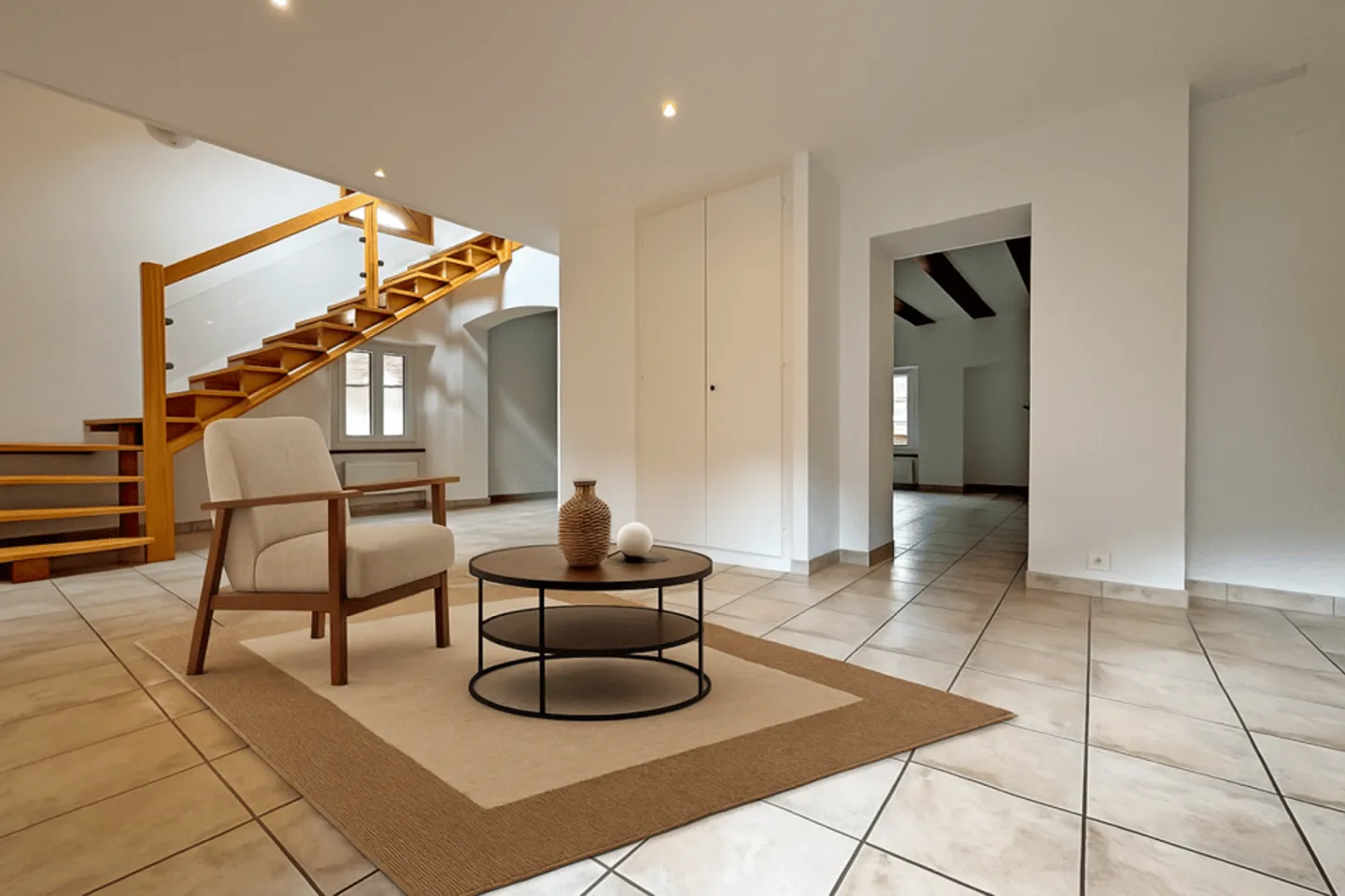 Duplex in the attic with 6.5 rooms, character and charm. - Photo 2 of 13