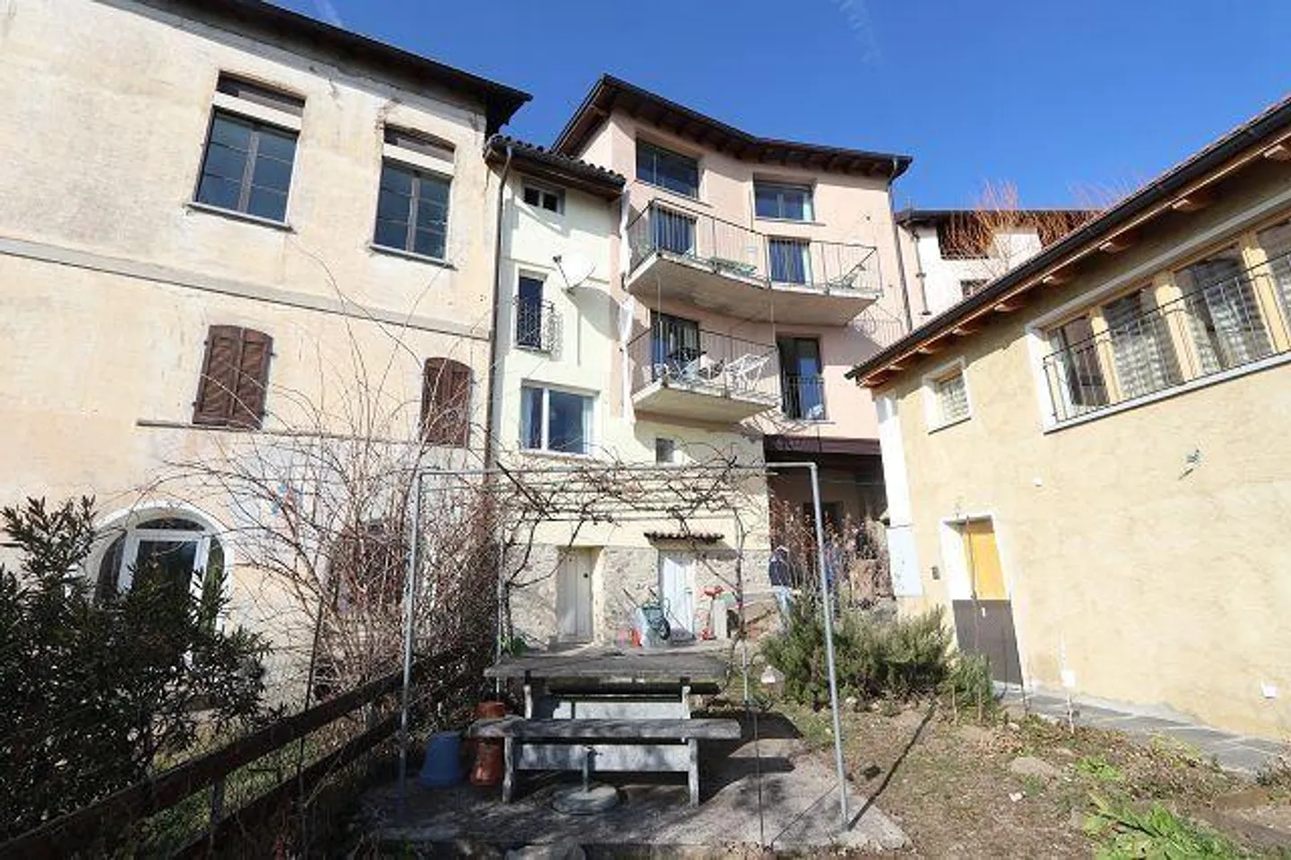 Piccolo rustico da ristrutturare in una posizione meravigliosa con una vista spettacolare - Foto 3 di 9