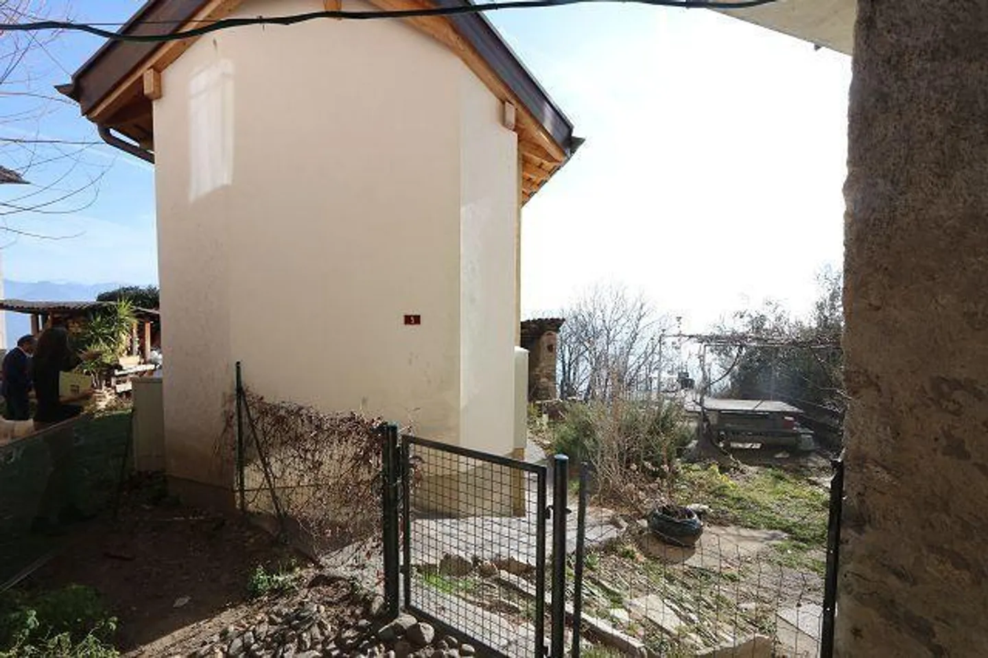 Piccolo rustico da ristrutturare in una posizione meravigliosa con una vista spettacolare - Foto 4 di 9