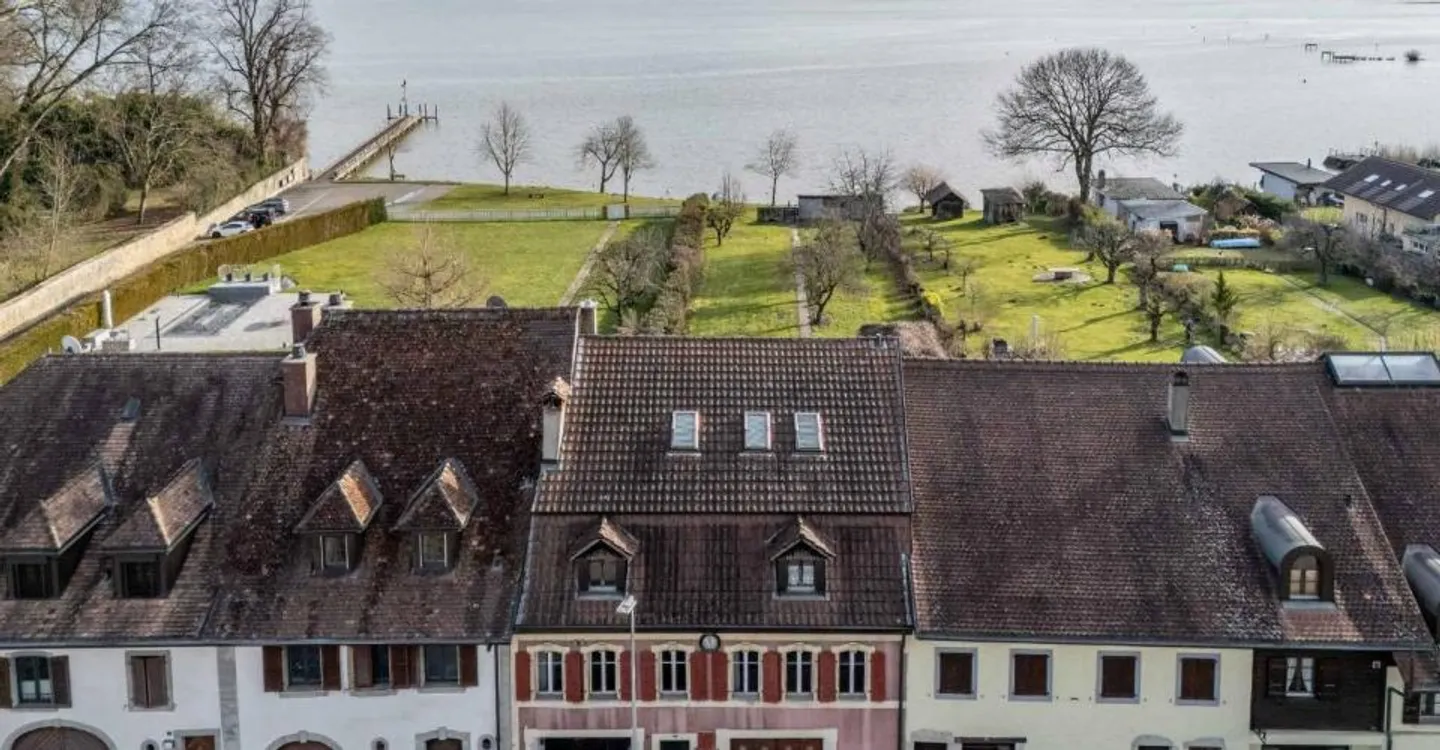 Ein charaktervolles Haus am Ufer des Murtensees - Foto 2 von 11
