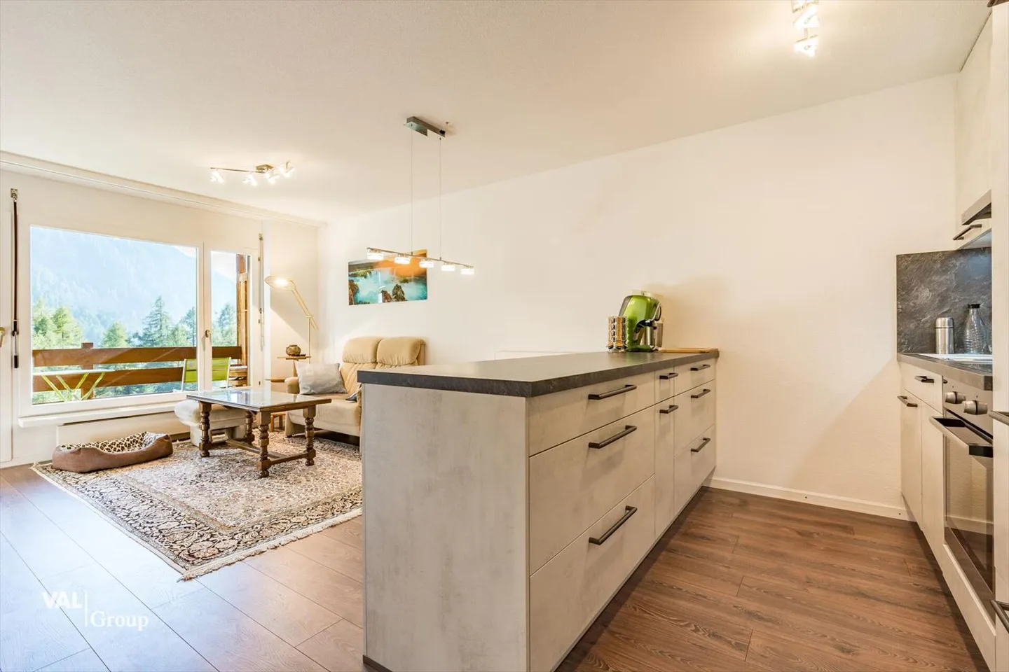 Renovierte Wohnung mit Tiefgarage und Panoramasicht - Foto 1 von 10