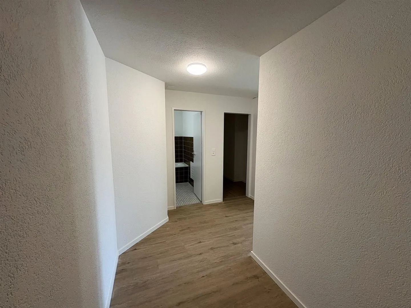 Schöne 1.5 Zimmer-Singlewohnung an zentraler Lage zu vermieten! - Foto 2 von 11