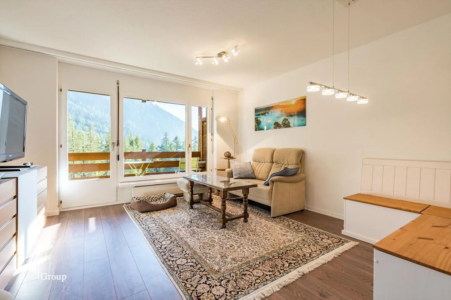 Renovierte Wohnung mit Tiefgarage und Panoramasicht - Foto 2 von 10