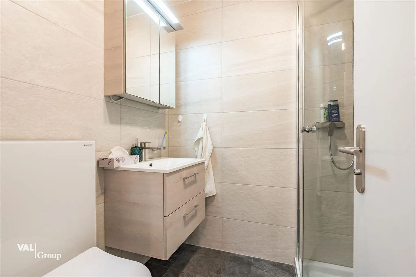 Renovierte Wohnung mit Tiefgarage und Panoramasicht - Foto 5 von 10