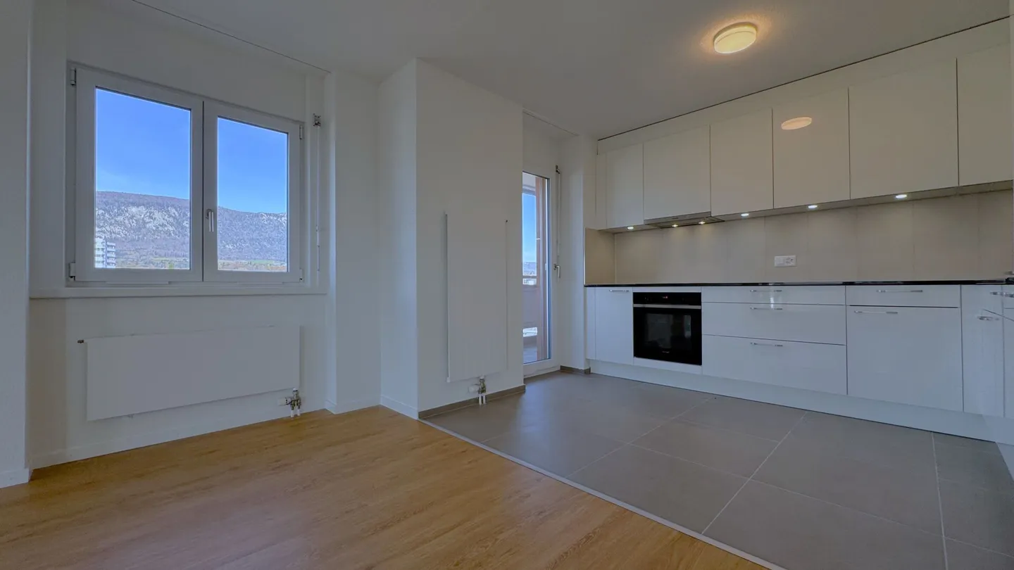 PREMIÈRE OCCUPATION Appartement 4.5 pièces - entièrement rénové - 2 balcons - emplacement calme à Soleure - Photo 4 sur 21