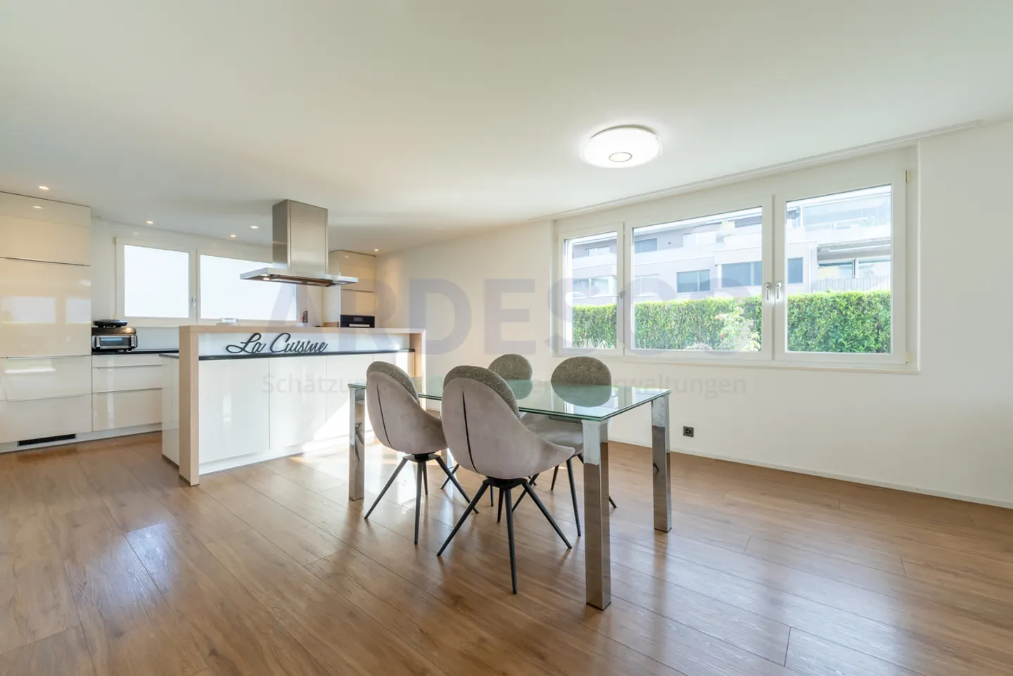 Elegant Ground Floor Apartment - Photo 2 of 14