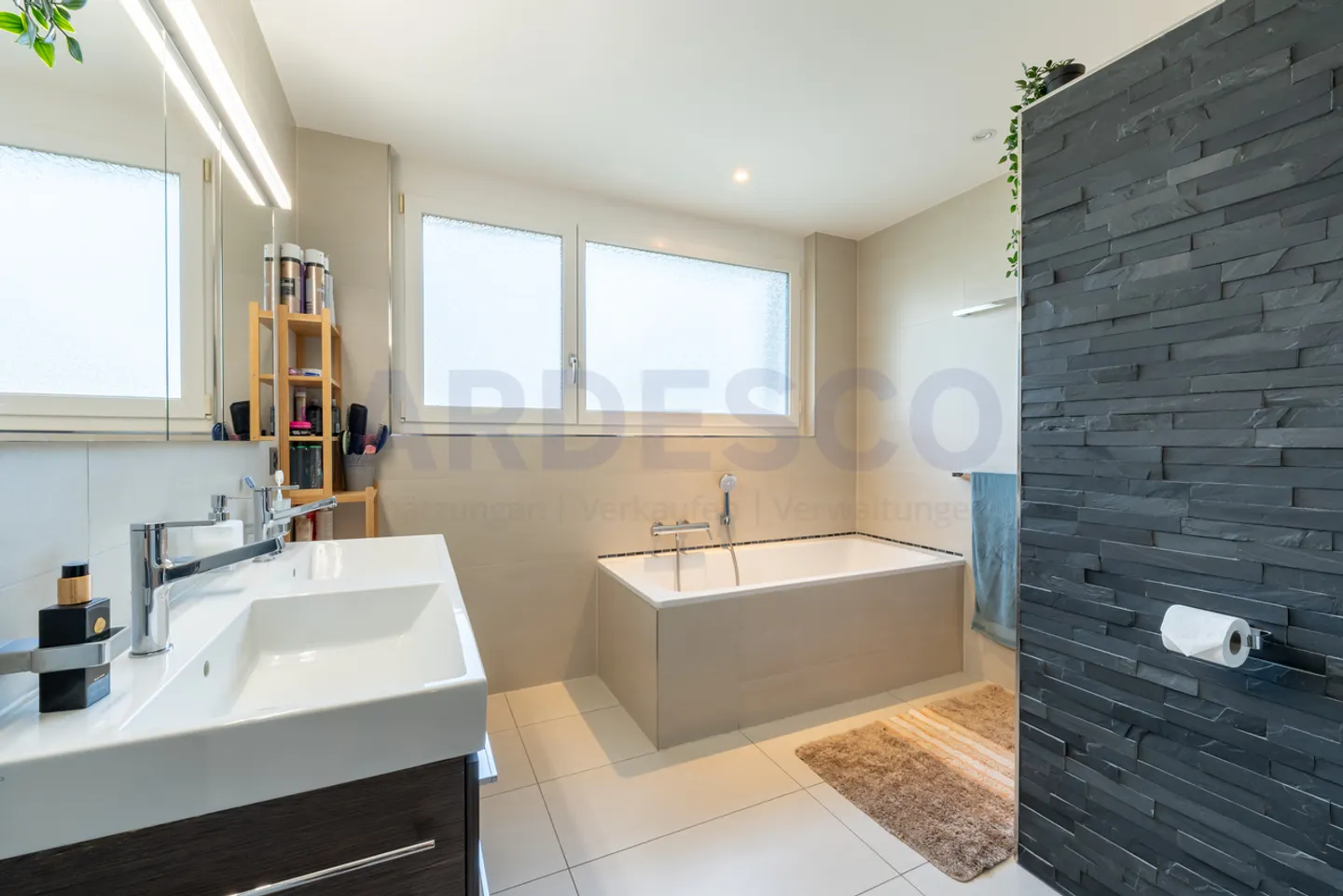 Elegant Ground Floor Apartment - Photo 5 of 14