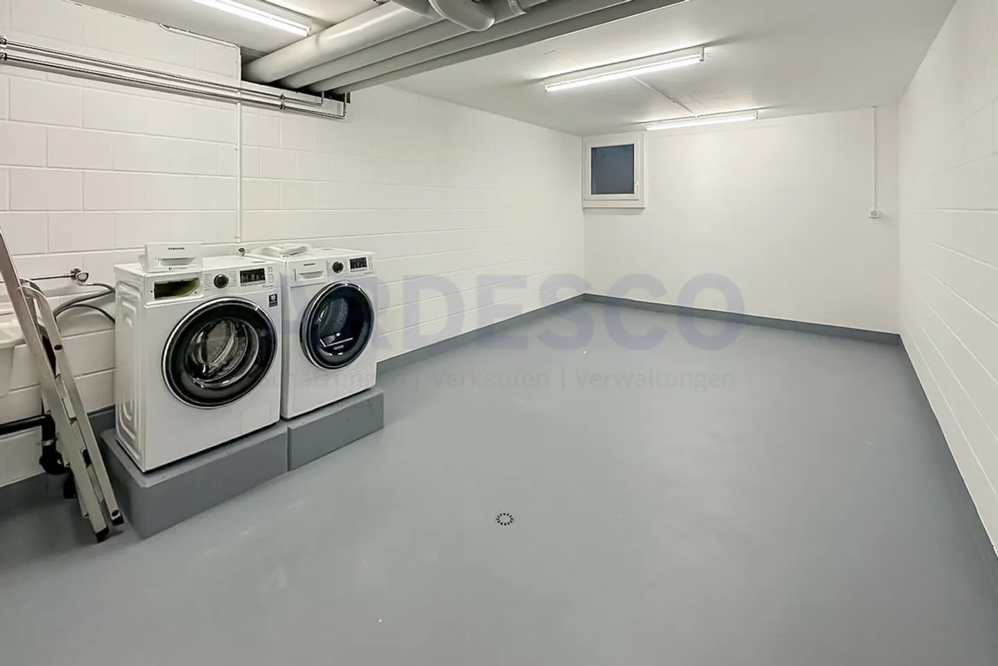Elegant Ground Floor Apartment - Photo 13 of 14