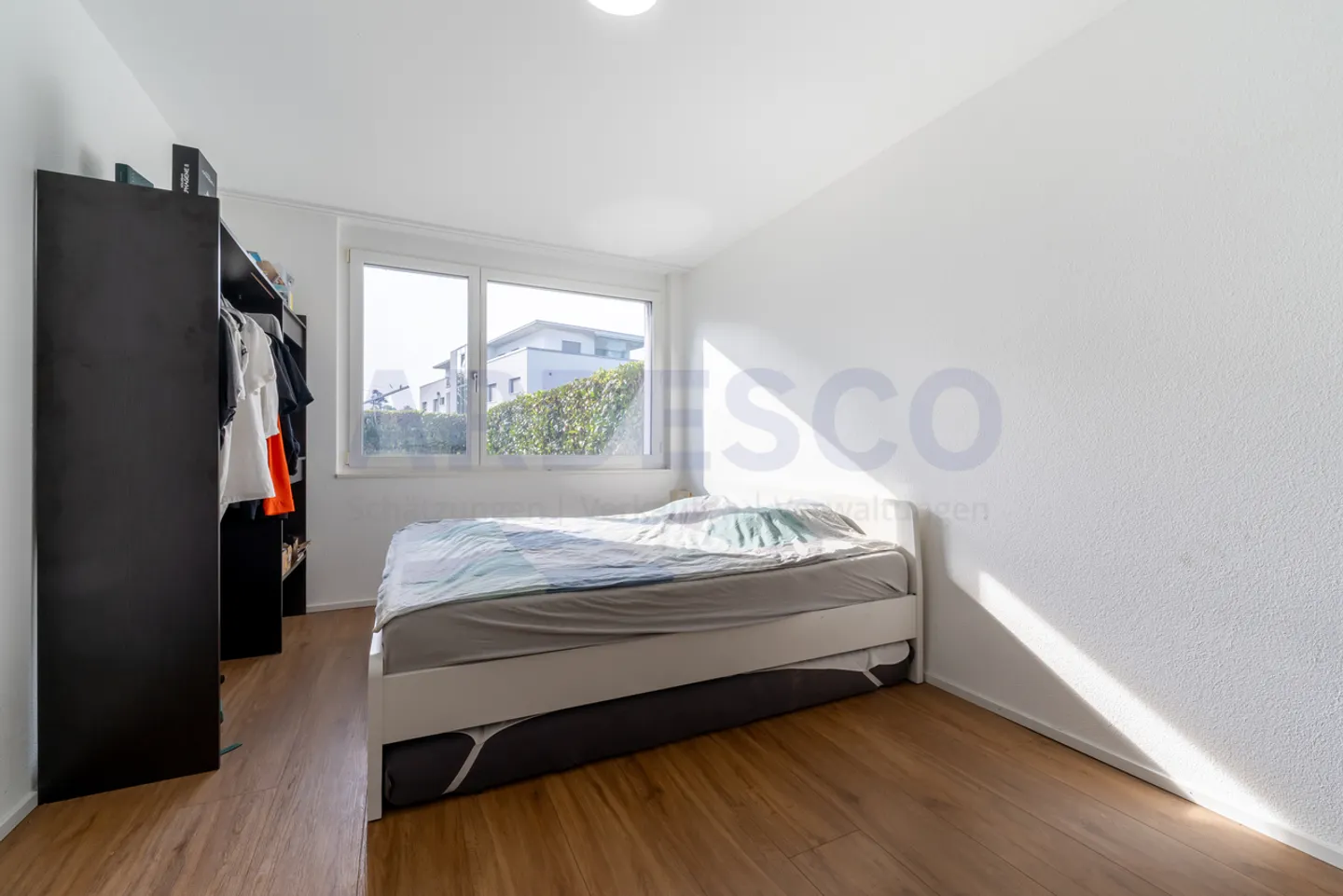 Elegant Ground Floor Apartment - Photo 8 of 14