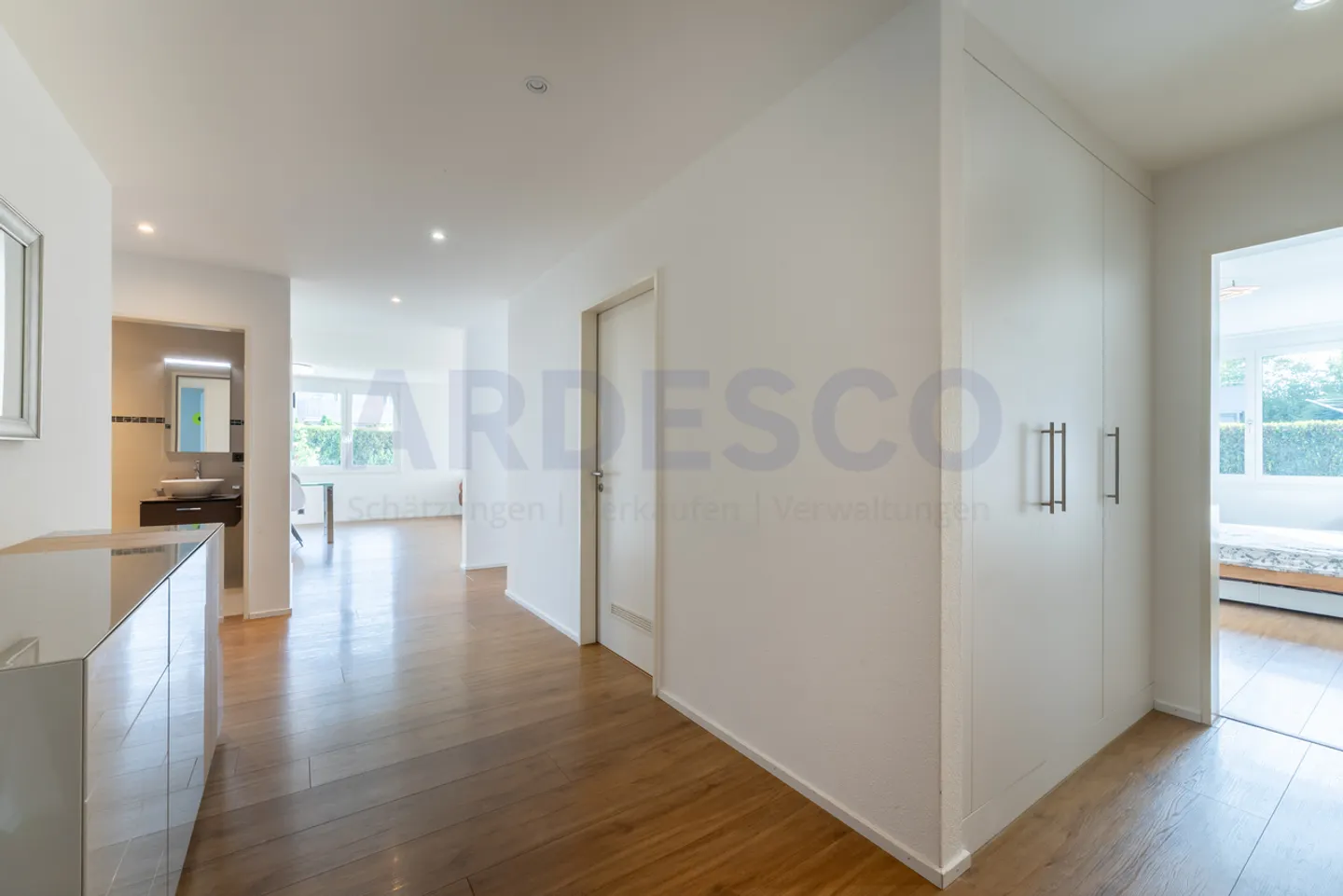 Elegant Ground Floor Apartment - Photo 9 of 14