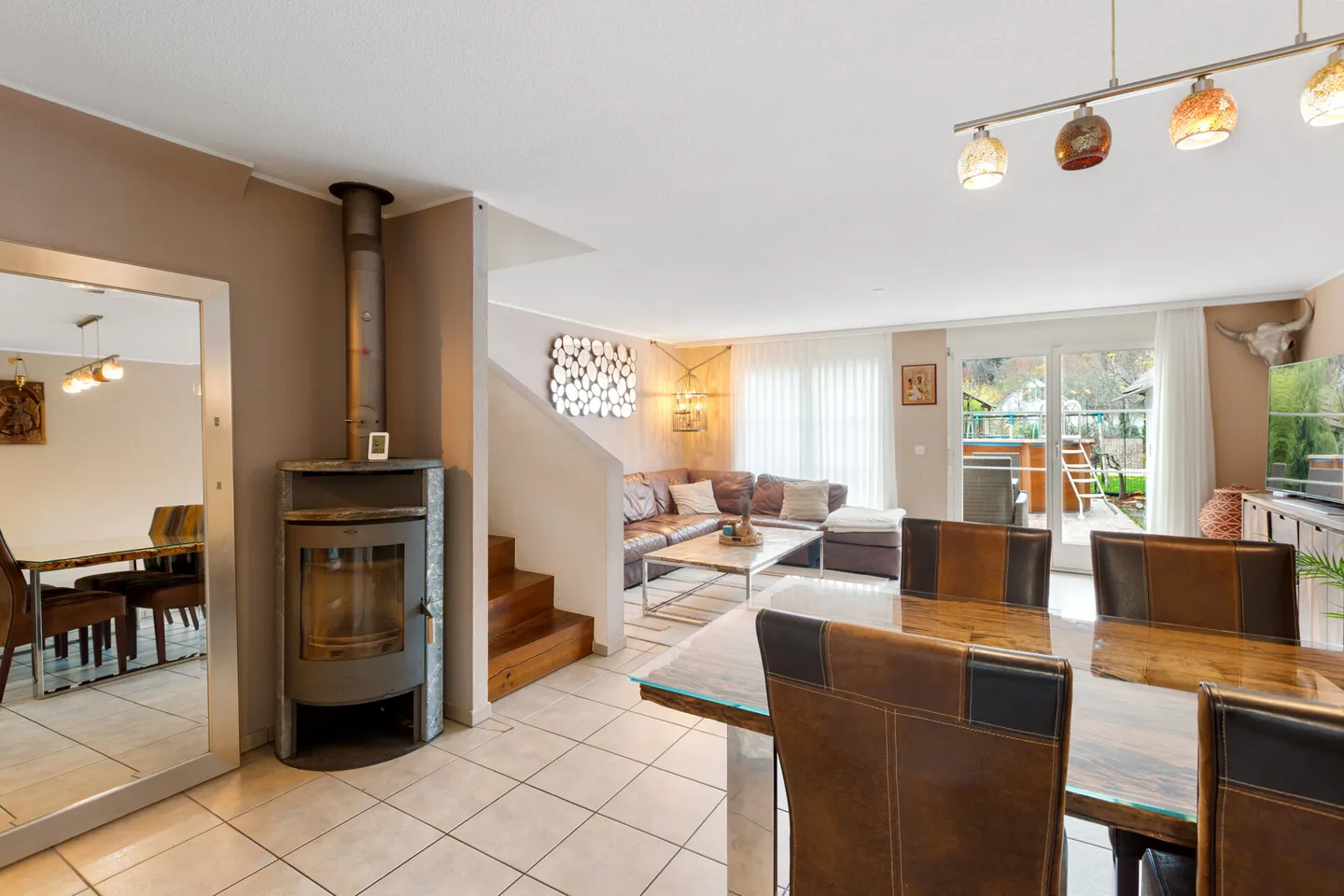 Living where the Töss flows: Elegant 5.5-room house with Kyburg view - Photo 3 of 17