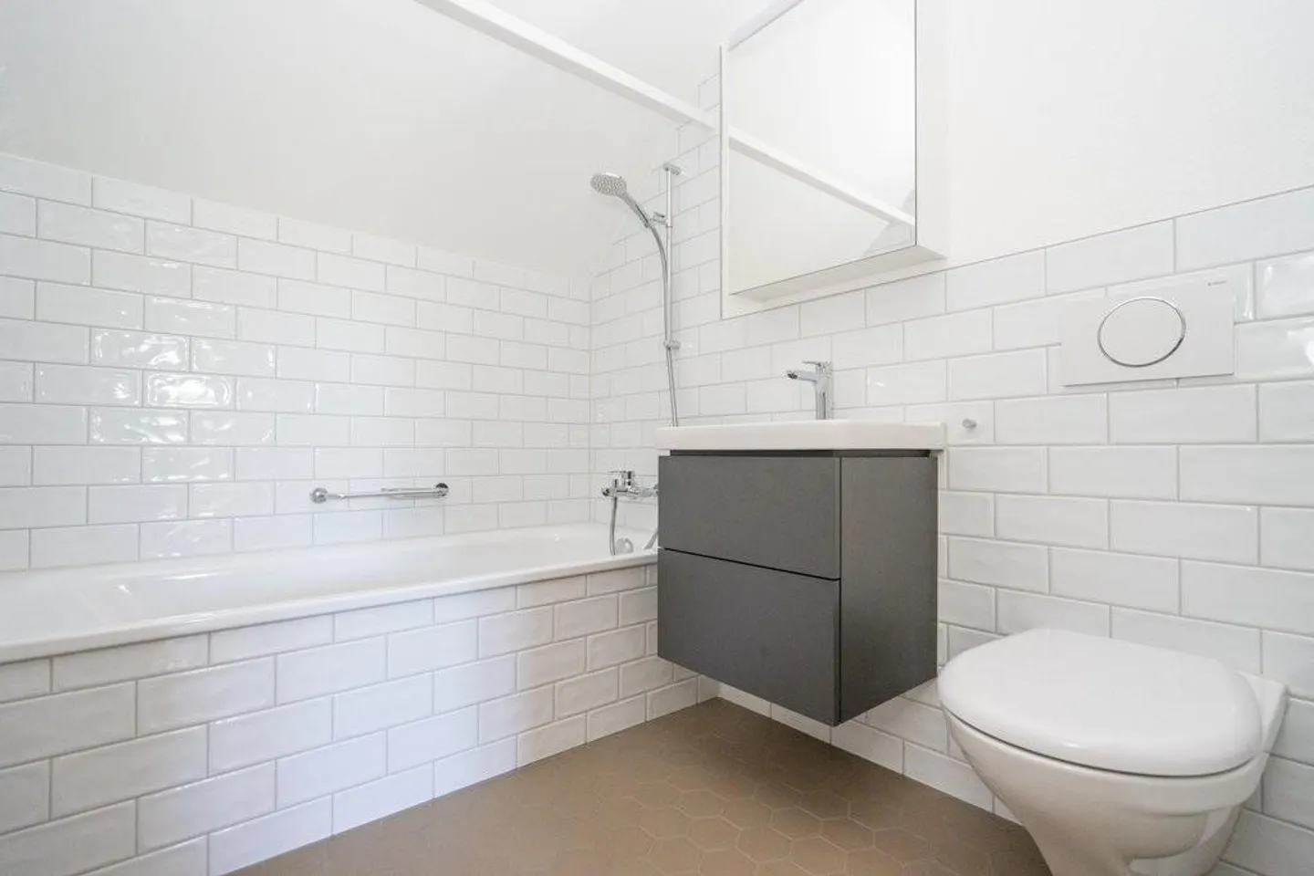 2-room attic apartment in Fischermätteli - Photo 2 of 4