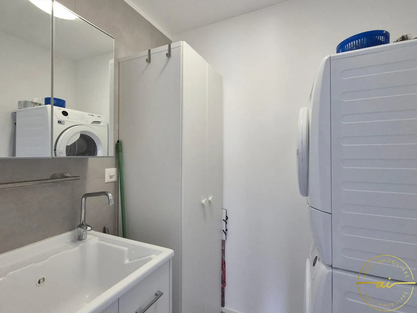 Appartamento moderno con ampia terrazza - Foto 9 di 11