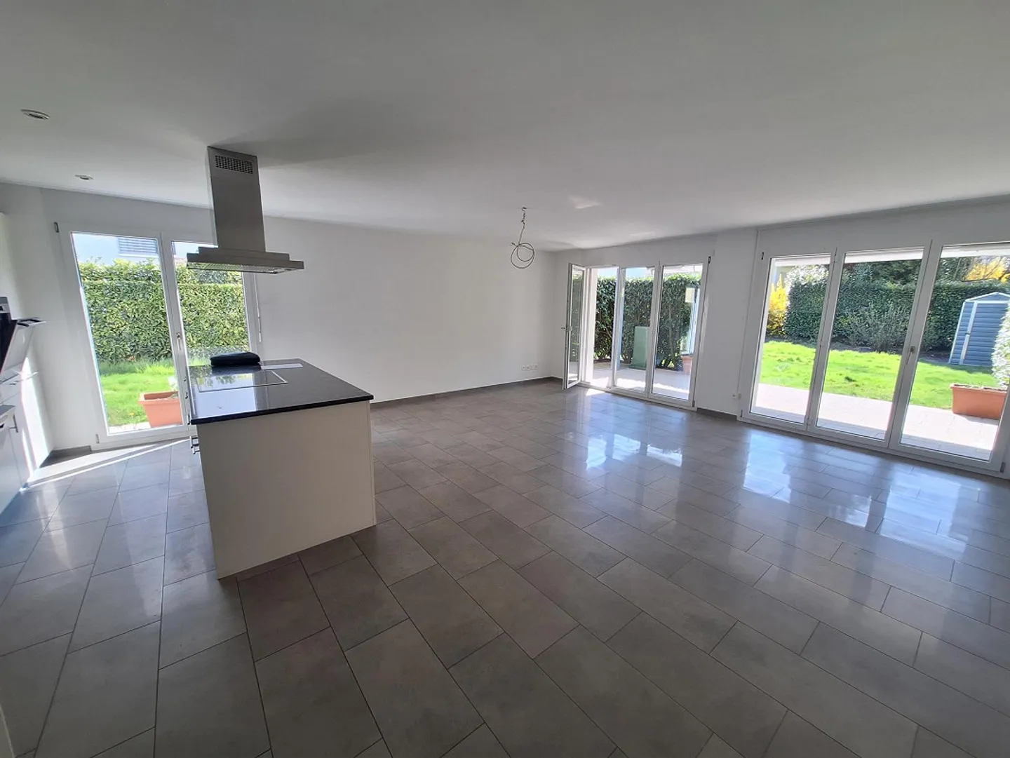 Attractive 3.5-room ground floor apartment with large garden - Photo 8 of 14