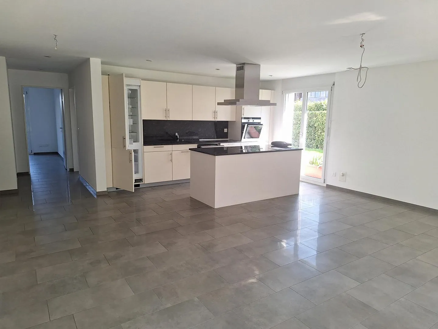 Attractive 3.5-room ground floor apartment with large garden - Photo 3 of 14