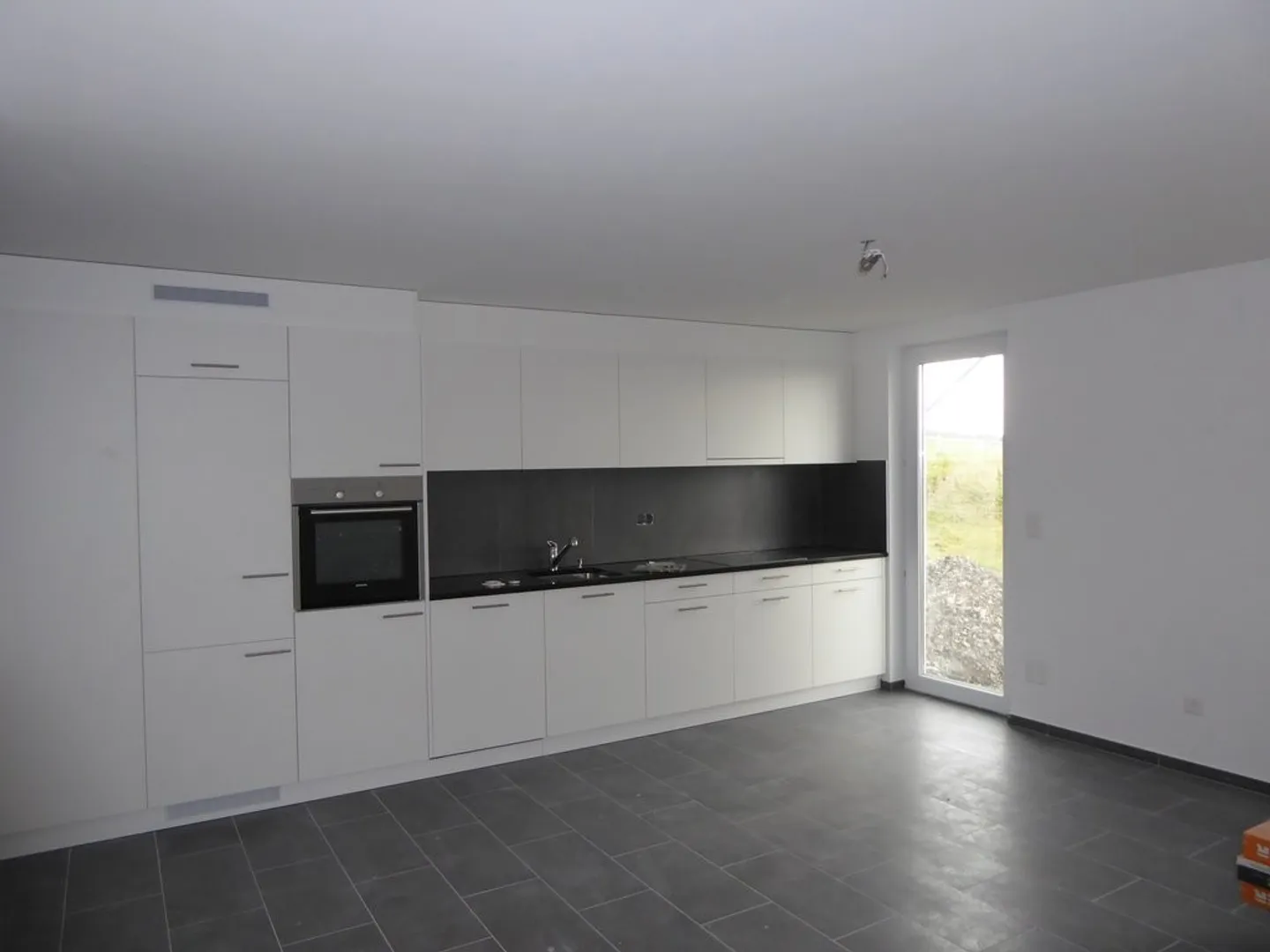 2.5-room apartment on the ground floor with garden - Photo 2 of 2