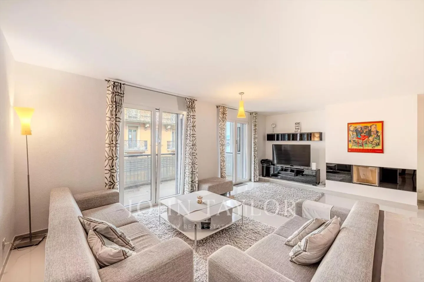 Superb apartment ideally located in the heart of Montreux, just steps from the lake - Photo 1 of 10