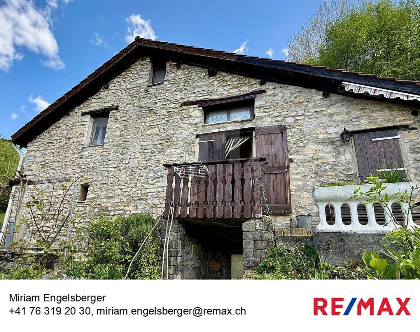 Rustique charmant à Bruzella avec vue panoramique sur la vallée de Muggio - Photo 1 sur 11