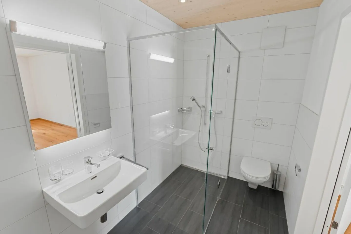 Appartement de jardin moderne et ensoleillé de 3,5 pièces - Photo 9 sur 11