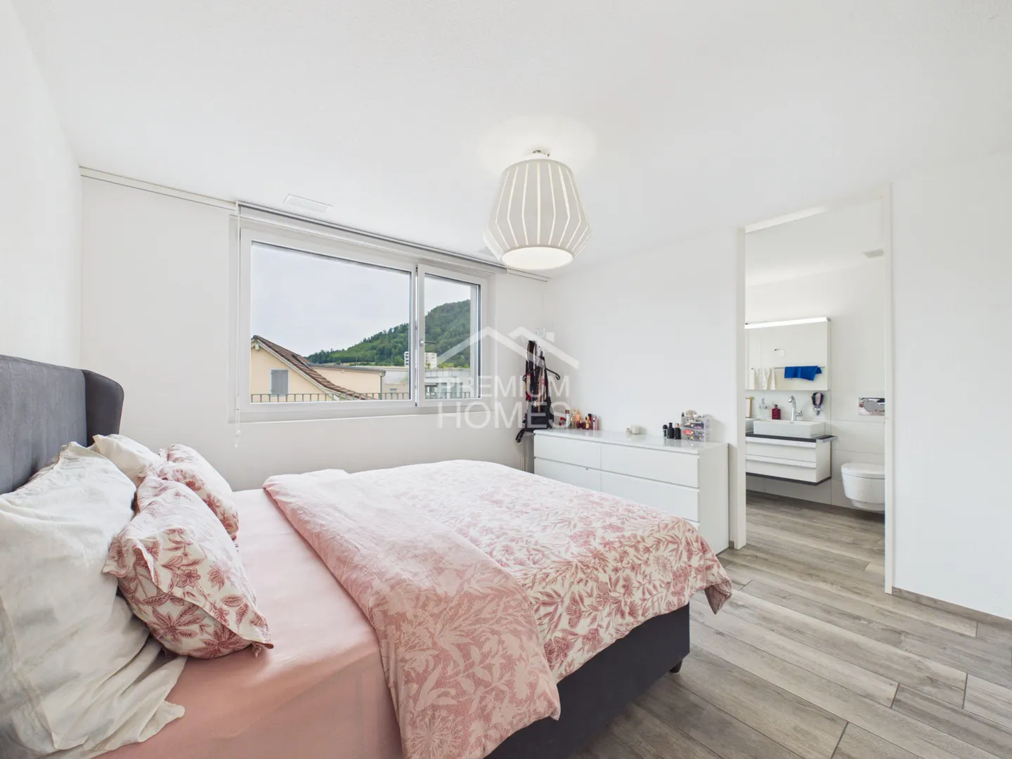 Appartement Attique Stylé avec Terrasse - Photo 6 sur 10