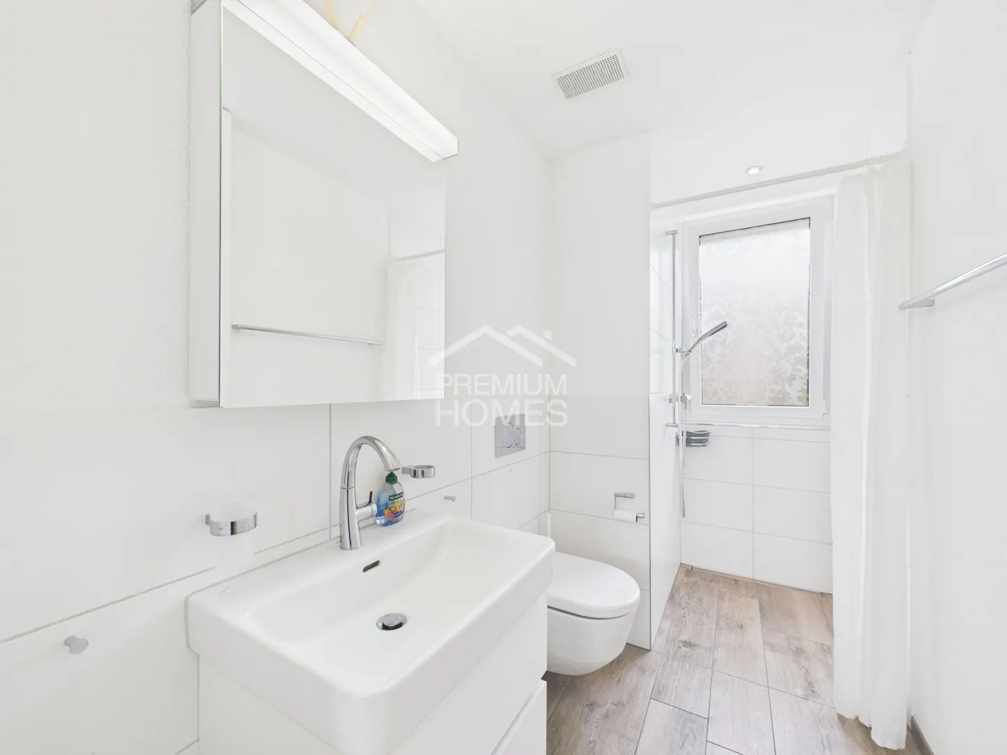 Appartement Attique Stylé avec Terrasse - Photo 9 sur 10