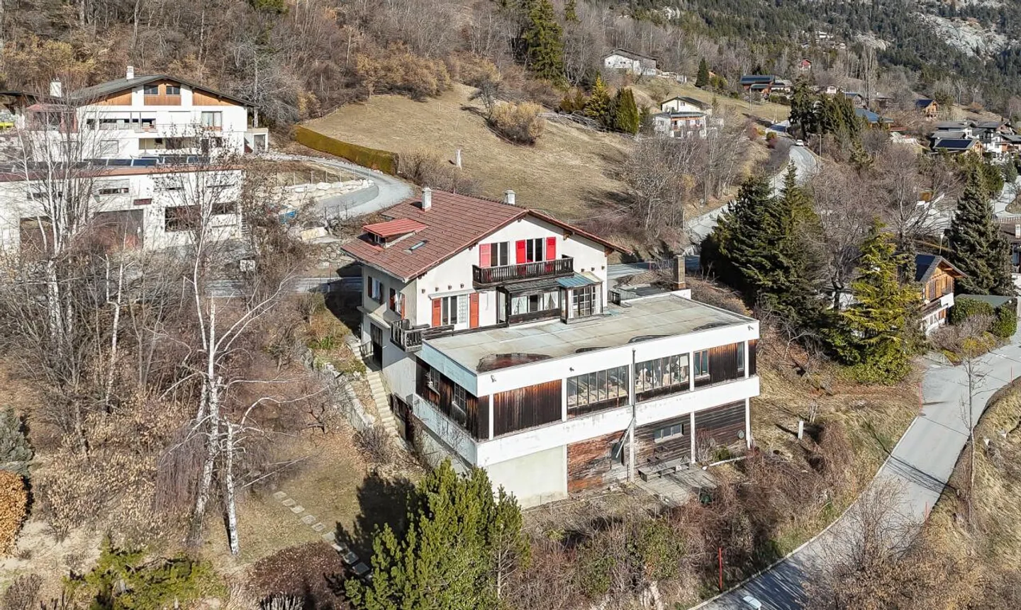 Building with South View - High Potential in Mollens - Photo 1 of 11