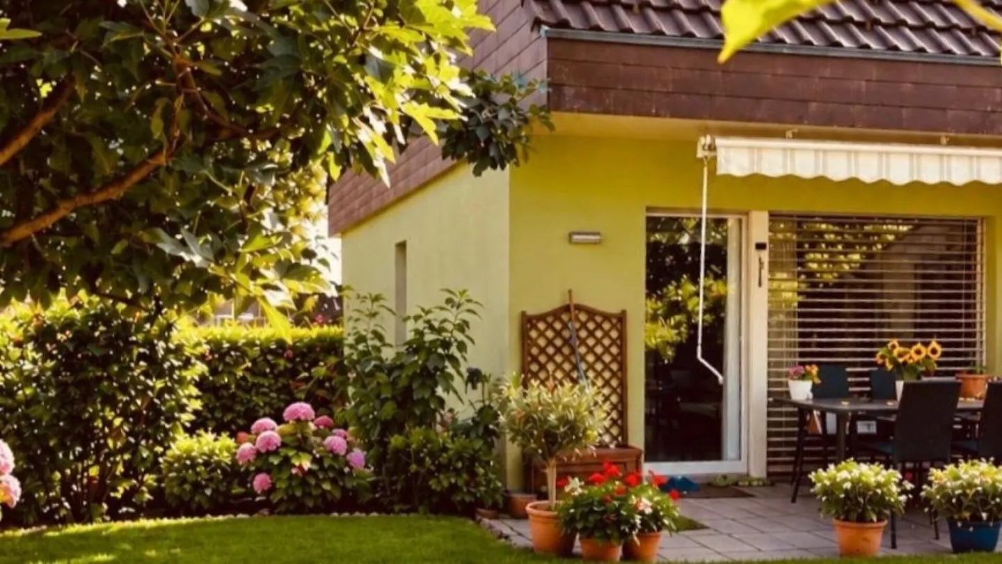 Bonheur de vivre avec jardin et beaucoup de charme - Maison de rangée à Pieterlen - Photo 1 sur 23