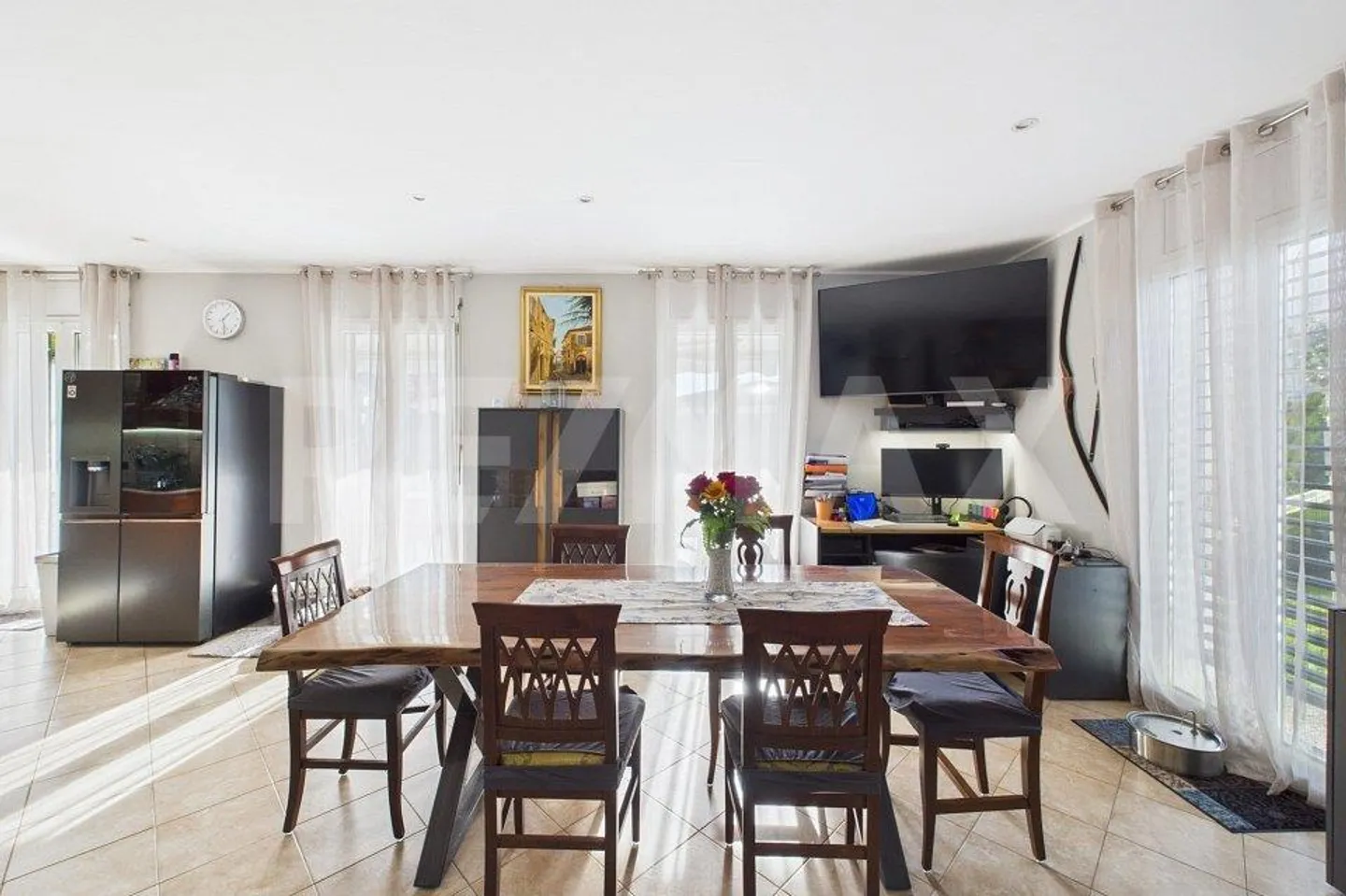 Maison jumelée avec de grands espaces intérieurs et extérieurs - Photo 7 sur 13