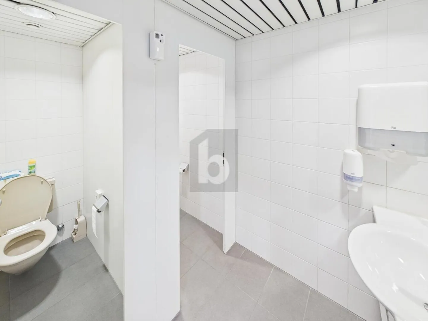 MOLTO CENTRALE, LUMINOSO E SPAZIOSO - Foto 5 di 6