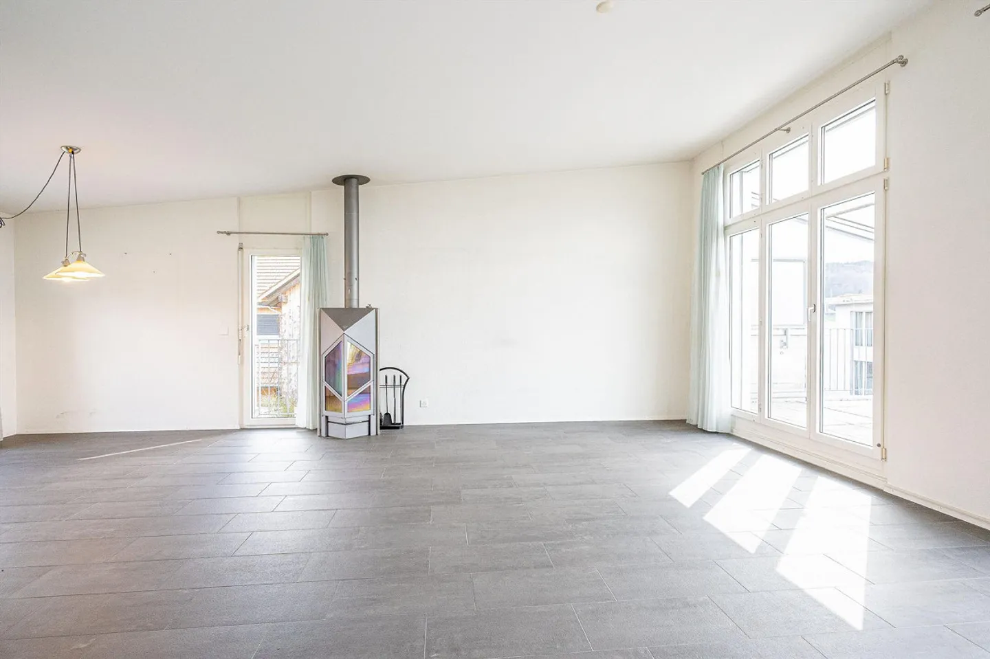 Bright 4.5-room attic apartment with terrace in Boll/Vechigen for rent - Photo 5 of 13