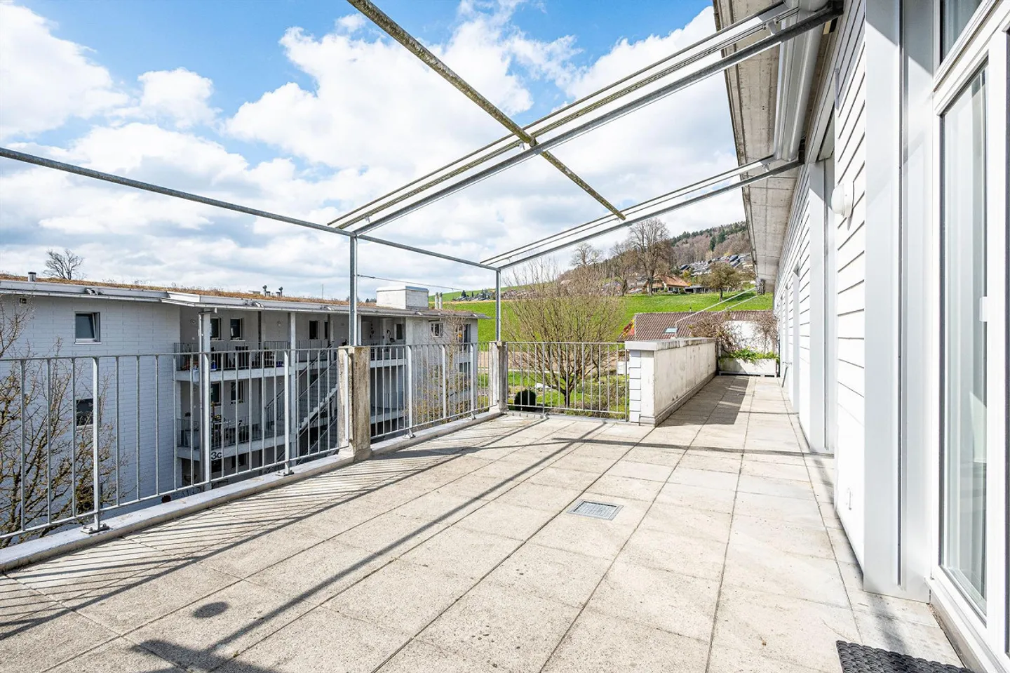 Bright 4.5-room attic apartment with terrace in Boll/Vechigen for rent - Photo 7 of 13